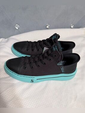 Skechers Black Sneakers with Turquoise Platform
